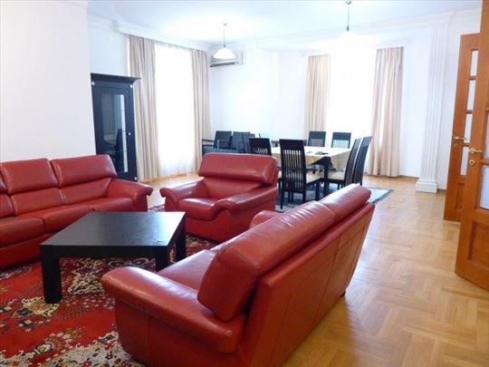 Banjičkih žrtava, 165m2, terasa, dvorište, garaža