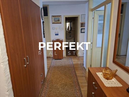Centar, 74m2, dvosoban, II, lift, cg