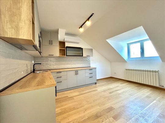 Lux renoviran,101m2 centar grada-mogućnost dva sta
