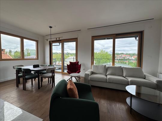Neuseljavan LUX - uključene režije + 2 garažna 