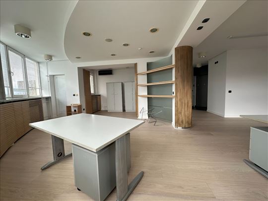 Novi Beograd-Arena PP 130 m2, 3 kancelarije,