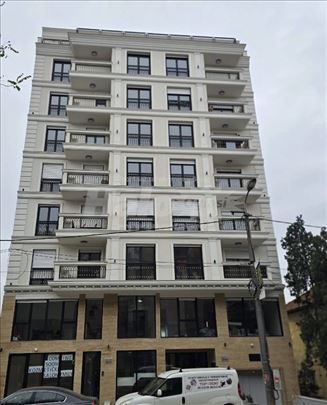 Odmah useljiv stan - apartman u lux zgradi 