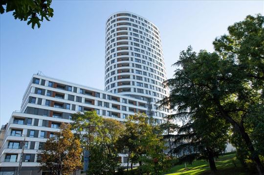 Skyline, 3.0 opremljen stan, garaža