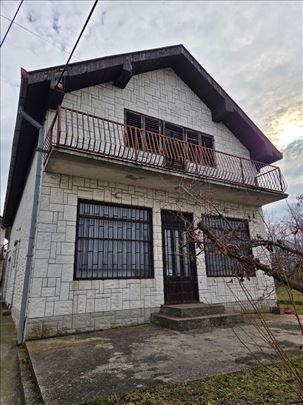 Stambeno poslovni objekat u Vraniću