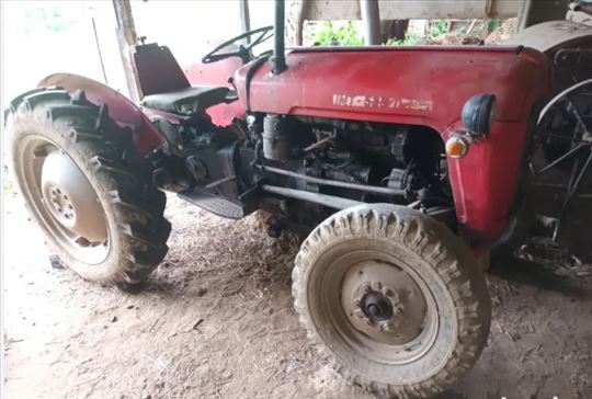Traktor IMT 539