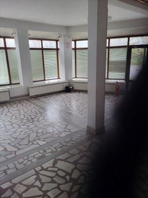 Batajnički drum, 140m2, u poslovnom objektu
