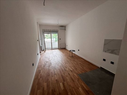 Bolmanska ulica - Telep! Sa garažnim mestom!
