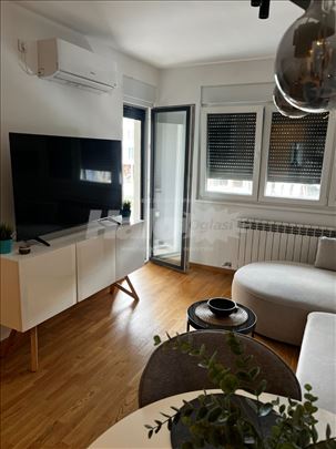 Delux stan na početku Ledina
