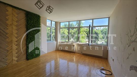 Izdaje se poslovni prostor 55m2 – Centar (preko pu
