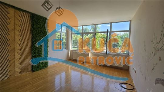 Izdaje se poslovni prostor 55m2 – Centar (preko pu