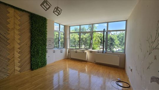 Izdaje se poslovni prostor 55m2 – Centar (preko pu