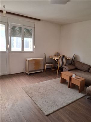 Izdavanje stana u Zemun polju