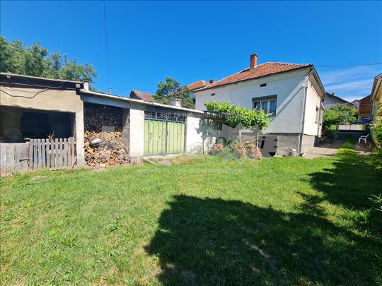 Kuća sa 16.49 ari placa