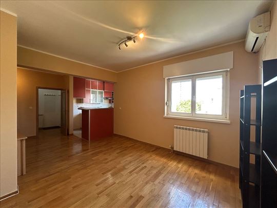Na prodaju dvosoban stan, Blok 63, kod TC Piramida