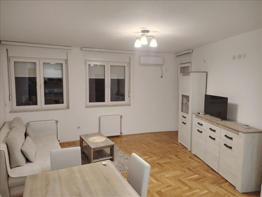Namešten dvoiposoban stan-Drvarska,52m2