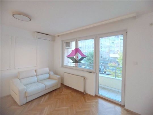 Novi Sad centar 3.0 stan 70m2 sa parking mestom ID