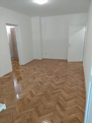 Stari Merkator, renoviran, 64m2, tri sobe, terasa