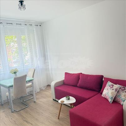 Garsonjera 23kvm, Zemun, lux
