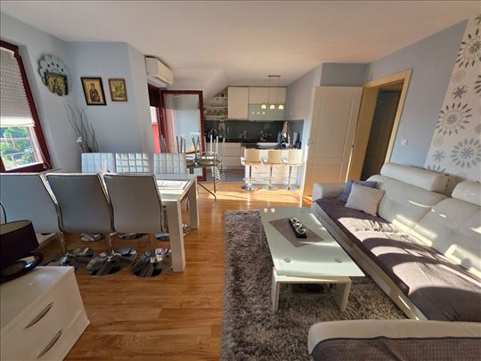 Lux duplex sa stvarima ,garažom i podrumom