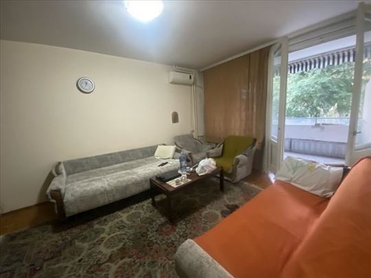 Novi Beograd - Blok 70-Četvorospratnica-46m2-Uknji