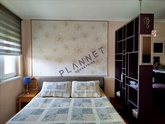 Stan 31 m2 namestenu blizini bazena odmah useljiv