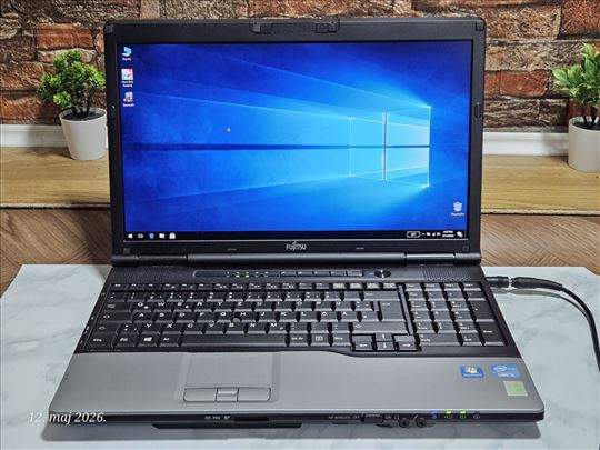 Fujitsu Lifebook E 752 / Intel i5