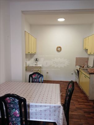 Izdajem jednosoban stan na Ćalijama