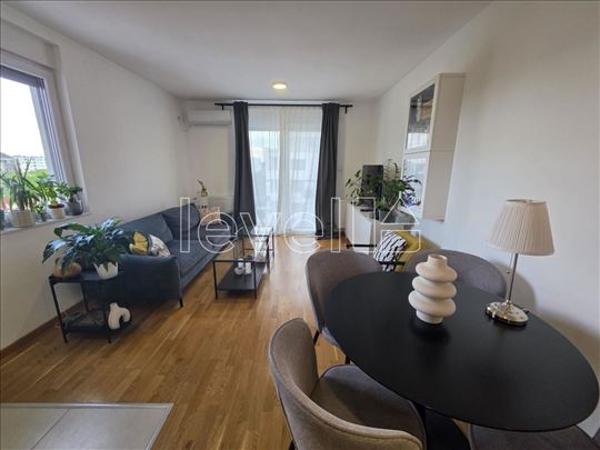 Stan,Novi Sad,Širi Centar,kv: 63.00