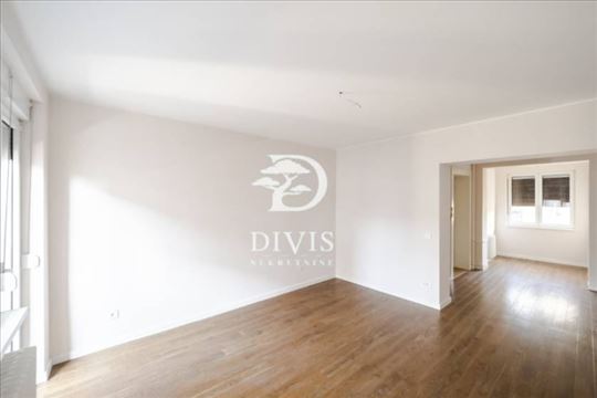 Trosoban salonac na prodaju,Krunska ulica, 92m2