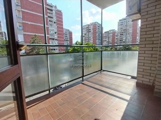 Bela fasadna cigla, Četvorospratnica, 55m2 (lođa)