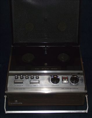Legendarni GRUNDIG 245 u kvaru + 20 traka