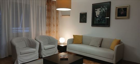 Novi Beograd-Blok 19a-lep i funkcionalan stan,89m2