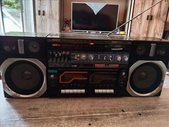 veliki radio kasetofon Varesa RR 5645