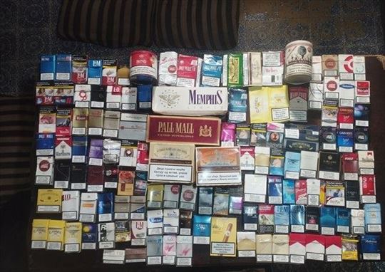 Jedinstvena kolekcija 126 praznih paklica cigareta