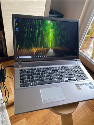 Samsung 17.3 / i5 / 8GB RAM / 120GB SSD / GT 630m