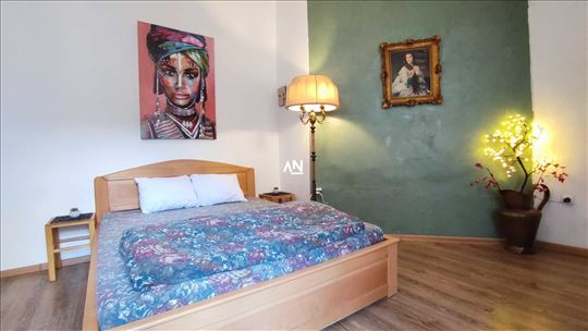 Karađorđeva. Mogućnost pravljenja 2 ili 3 stana. .