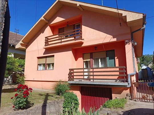 Šid kuća sa potkrovljem 122m2 Hitno