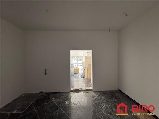 Ulicni lokal 166 m2