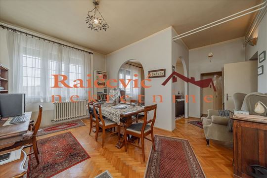 Veliki potencijal, salonac, pogled na Skupštinu! 