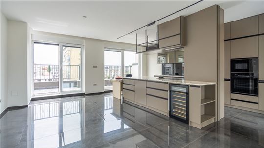 Luksuzan penthouse na Vračaru sa dva garazna mesta