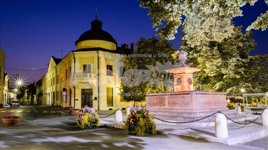 Prelepo uređena kuća u blizini centra Sr. Karlovac