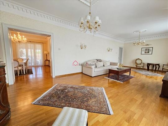 Prestigious location. Bright&Luxury. Garage.