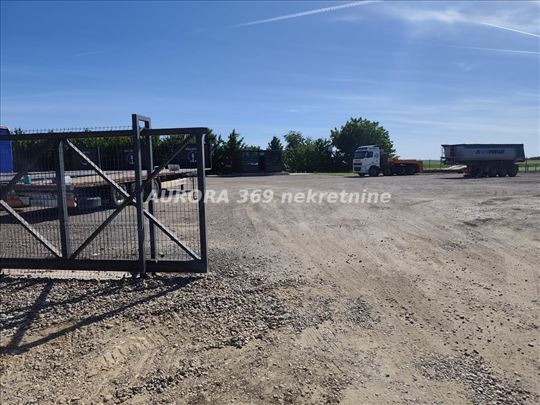 Izdavanje. Rumenka, Plac 5200m2 Sa Halom 400m2