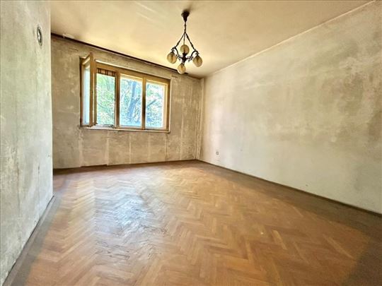 Šumice 48m2-Odvojena spavaća-Za renoviranje ID#276