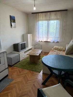 Uknjižena kuća sa dva stana ID#9541