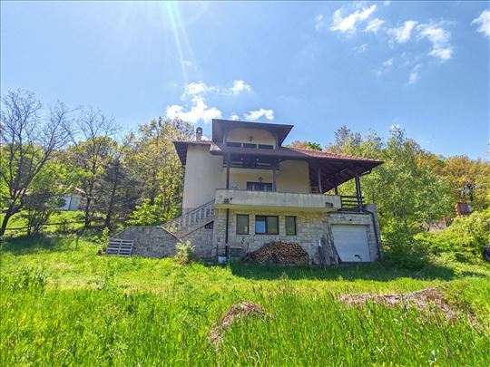 Vila na 1,5ha zemljišta -lux lokacija Kosmaj