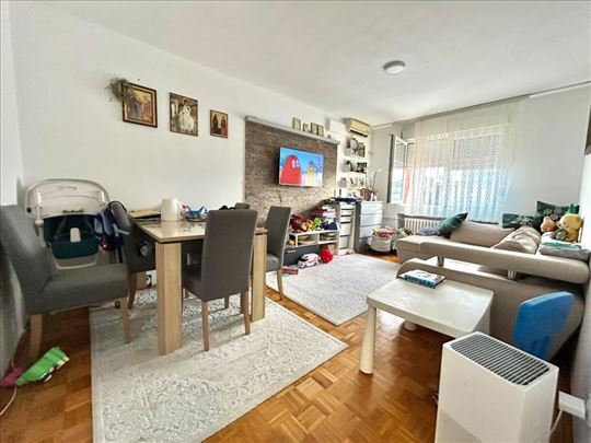 Vukov spomenik-37m2, odvojena spavaća,renoviran ID