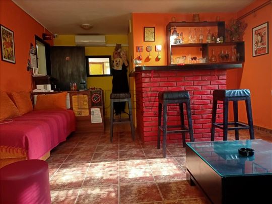 Izdaje se odlična kuća na Ledenoj steni, 250m2