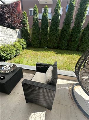 Lux namesten stan sa dvorištem - Paunov Breg 