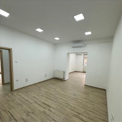 Moderan (renoviran) poslovni prostor 127m2